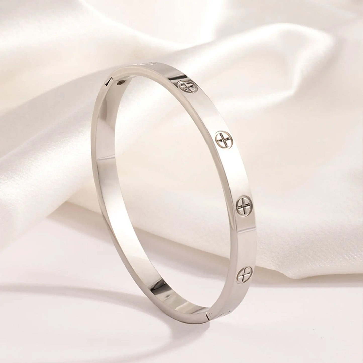 Sophia - Luxury Stainless Steel Bracelet with Cross Pattern